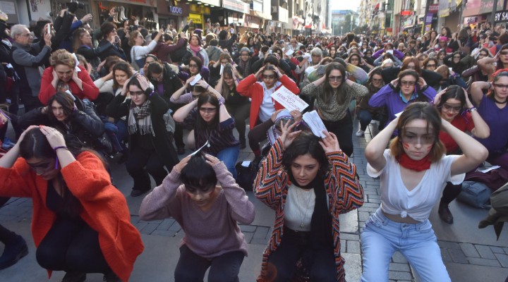 İzmir'de Las Tesis bilançosu... Çok sayıda kadın evinden alındı!