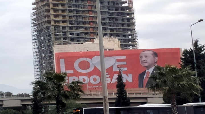 İzmir'de 'Love Erdoğan' afişleri