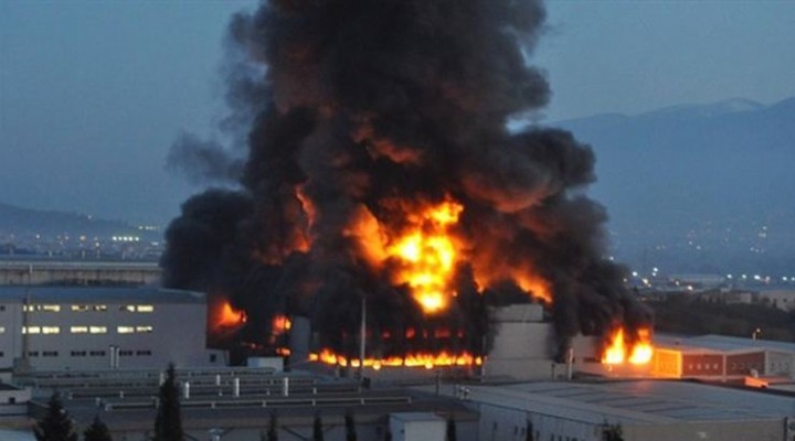 İzmir'de Organize Sanayi Bölgesi'nde yangın...
