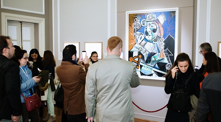 İzmir'de Picasso sergisine büyük ilgi