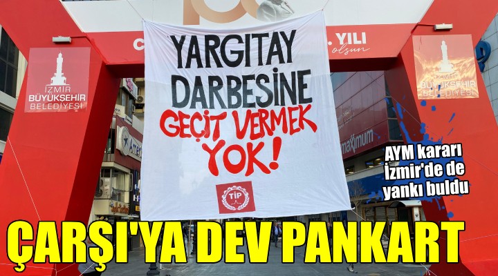 İzmir'de TİP üyelerinden Karşıyaka Çarşı girişine dev pankart!