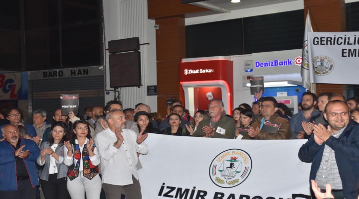 İzmir'de YSK isyanı... Avukatlar protesto etti
