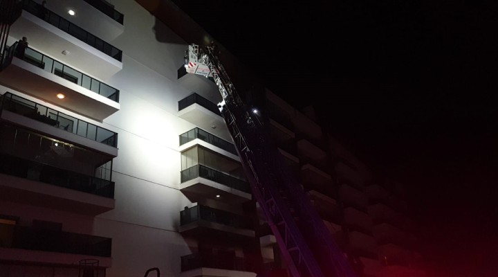 İzmir'de apartman yangını