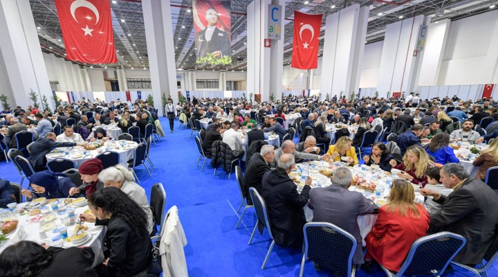 İzmir'de bin 293 muhtara iftar...