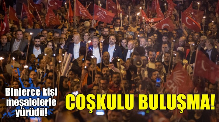 İzmir'de binlerce kişi meşalelerle yürüdü!