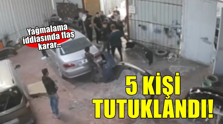 İzmir'de bir iş yerini yağmaladıkları iddia edilen 5 şüpheli tutuklandı