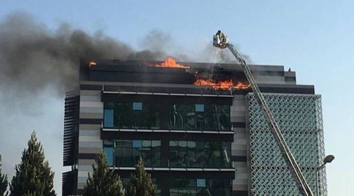 İzmir'de çatı yangını