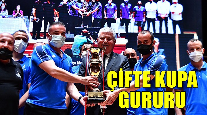 İzmir'de çifte kupa gururu