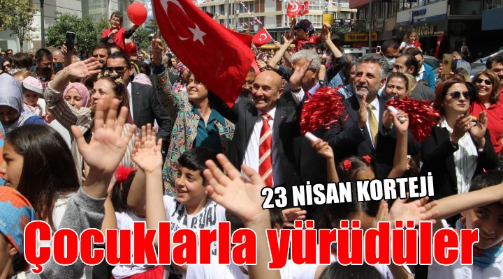 İzmir'de coşkulu 23 Nisan korteji