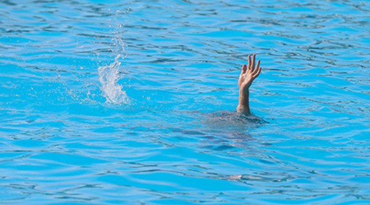 İzmir'de denize giren yaşlı kadın boğuldu