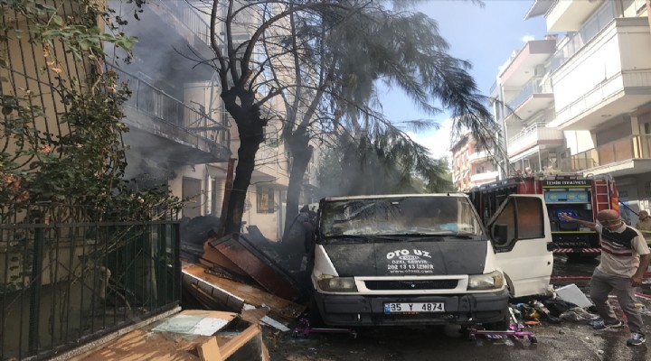 İzmir'de depo yangını hasara neden oldu