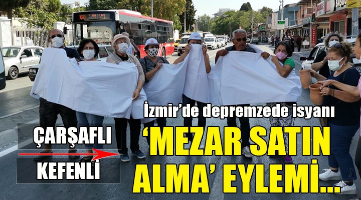 İzmir'de depremzedelerden çarşaflı, kefenli 'Mezar satın alma' eylemi