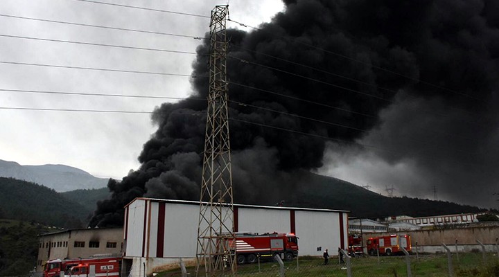 İzmir'de fabrika yangını...