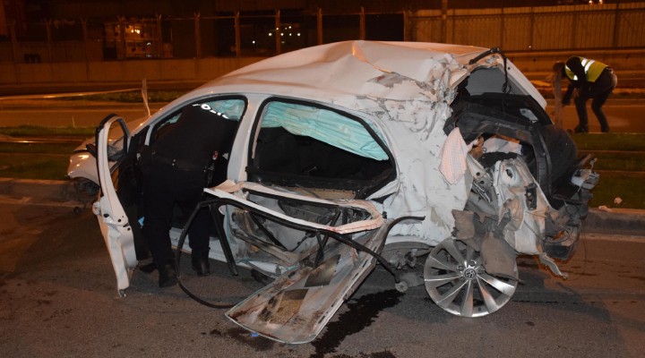 İzmir'de feci kaza: 1'i ağır 4 yaralı