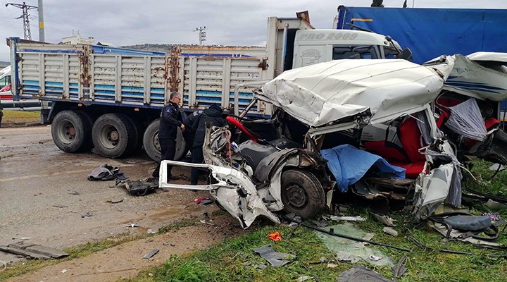 İzmir'de feci kaza... 1 ölü, 4 yaralı