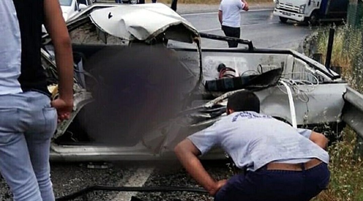 İzmir'de feci kaza.. TIR'la kamyonet çarpıştı: 1 ölü
