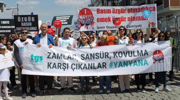 İzmir'de gazeteciler omuz omuza yürüdü