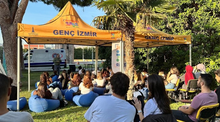 İzmir'de gençlerin deneyim yolculuğu başladı