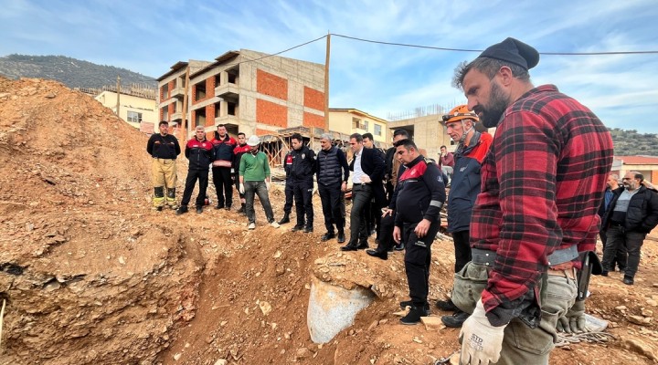 İzmir'de göçük altında kalan işçi kurtarıldı