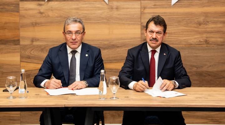 İzmir'de insan hakları, şiddetle mücadele ve sosyal arabuluculuk protokolü imzalandı