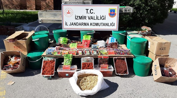 İzmir'de kaçak tütün operasyonu...