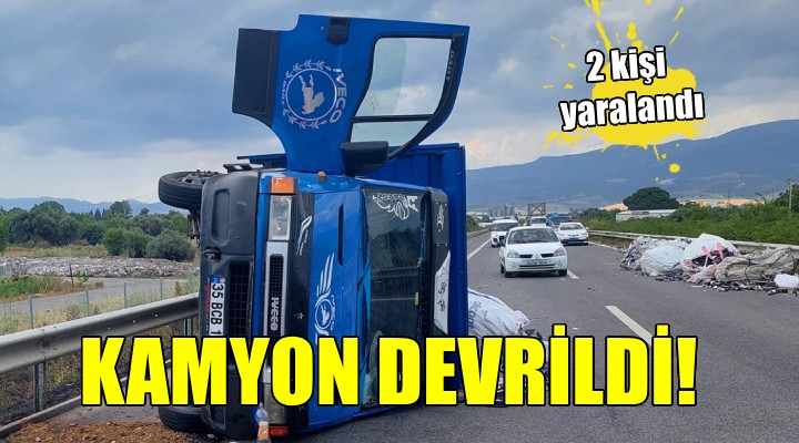 İzmir'de kamyonet devrildi: 2 yaralı...