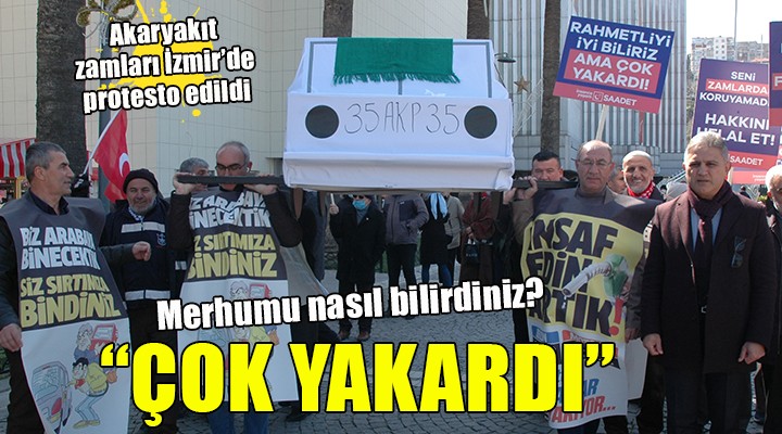 İzmir'de kefen giydirilmiş maket otomobille akaryakıt zammı protestosu!