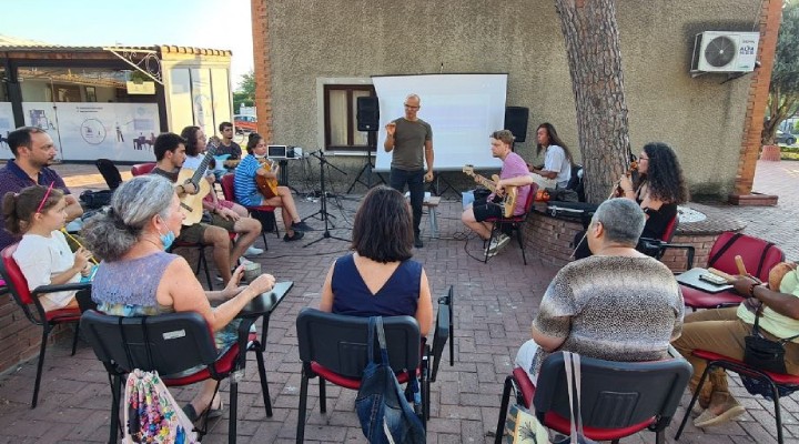 İzmir'de kolektif hayal gücü ve müzik buluşmaları