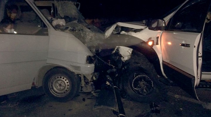 İzmir'de korkunç kaza: 2 ölü, 3 yaralı
