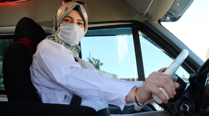 İzmir'de minibüs şoförlüğüne kadın eli değdi