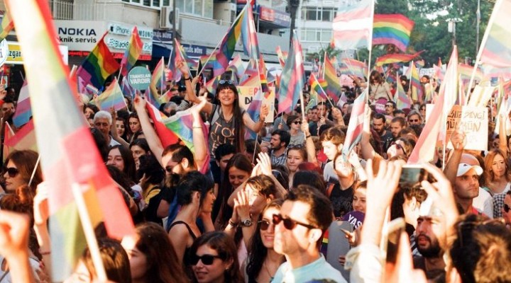 İzmir'de onur yürüyüşü ile ilgili flaş karar