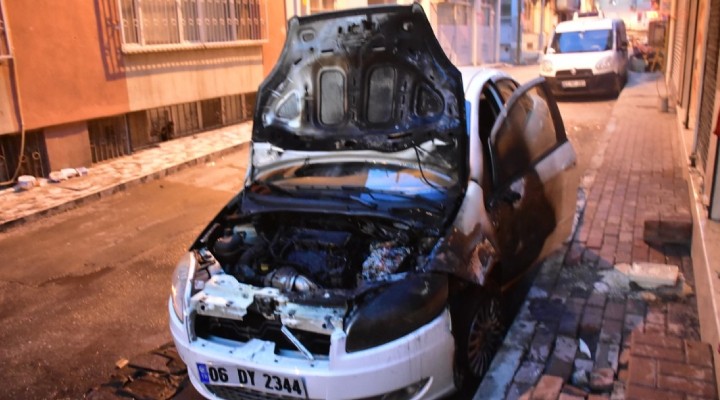 İzmir'de otomobil kundaklandı