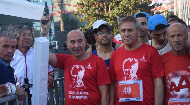 İzmir'de renkli maraton.. Start Başkan Soyer'den