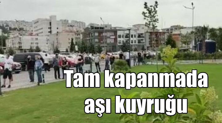 İzmir'de tam kapanmada aşı kuyruğu