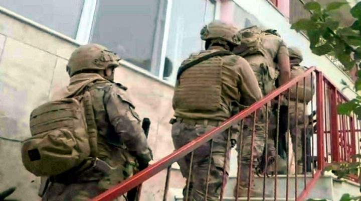 İzmir'de terör örgütlerine operasyon: 9 gözaltı!