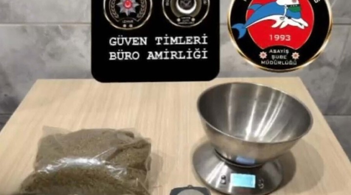 İzmir'de uyuşturucuya 2 gözaltı