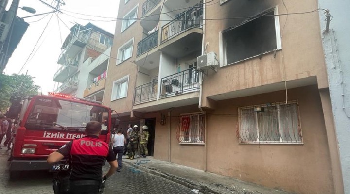 İzmir'de yangın paniği... 1'i bebek 5 kişi dumandan etkilendi!