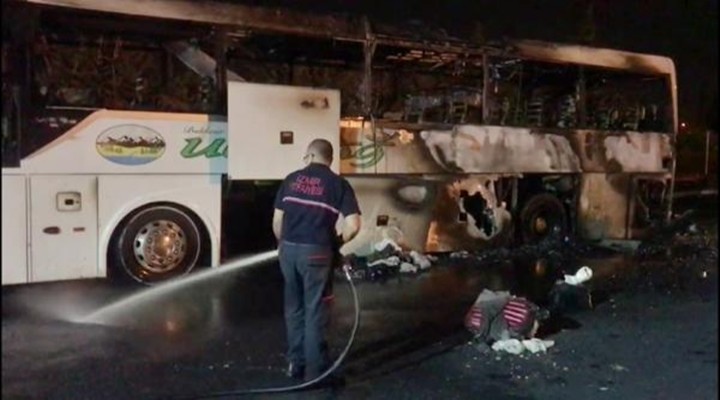 İzmir'de yolcu otobüsü alev, alev yandı!