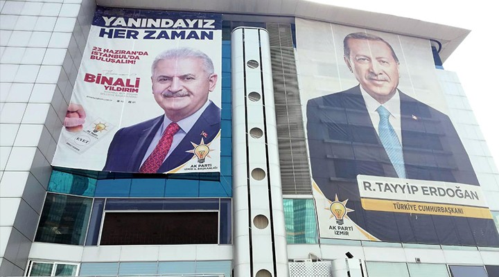 İzmir'e Yıldırım afişler