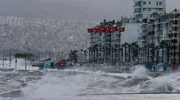 İzmir'e fırtına uyarısı! ÇATI UÇMASI, AĞAÇ DEVRİLMESİ...