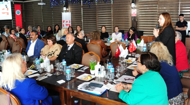 İzmir kadın politikaları Balçova'da konuşuldu!