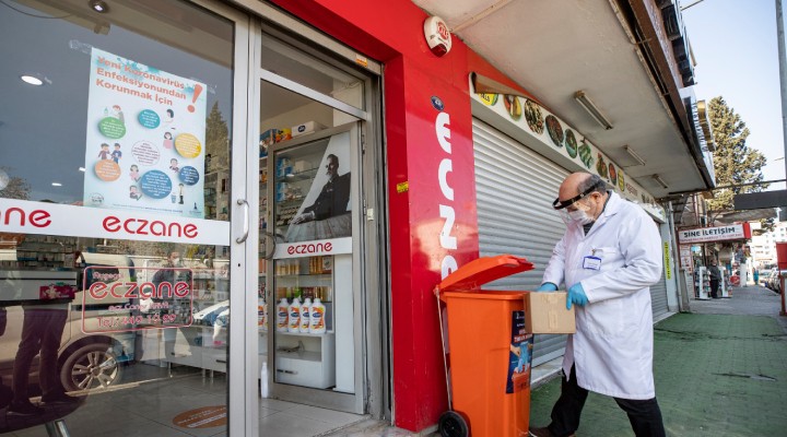 İzmir’de atık maske ve eldivenlere özel tıbbi kova