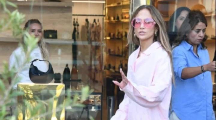 Jennifer Lopez'i doluyuz diyerek mağazaya almadılar!