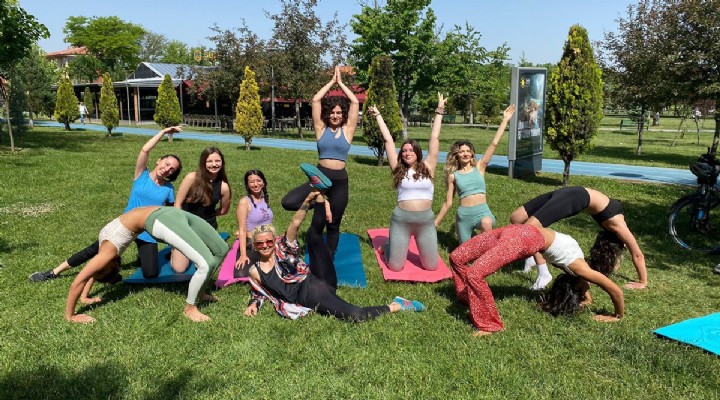 AK Parti'den yoga tornistanı! Görevli yanlış anlamış...