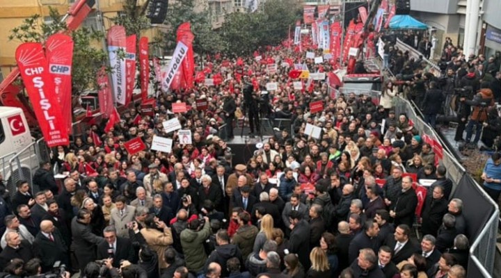 Kalabalık Beşiktaş'ta omuz omuza