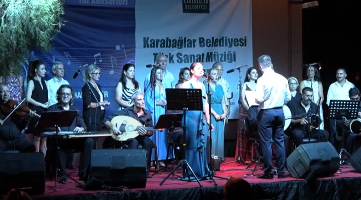 Karabağlar Belediyesi TSM Korosu'ndan renkli konser