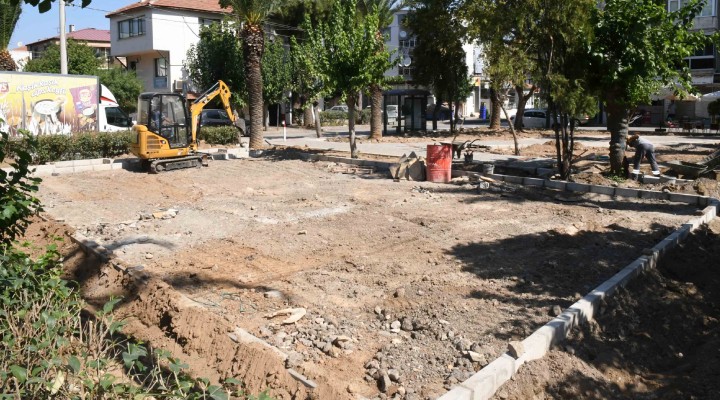 Karabağlar'da park yenilemeleri sürüyor