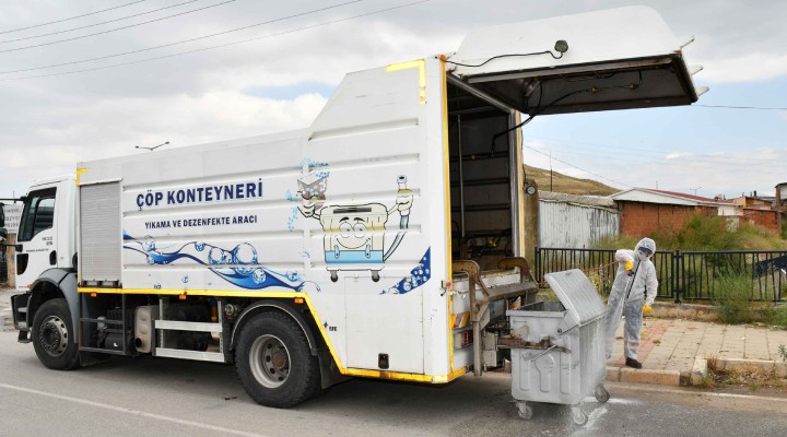 Karabağlar'daki konteynerlere bayram temizliği