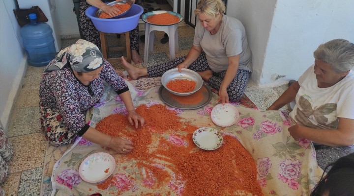 Karaburun'da tarhana mesaisi!