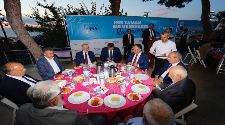 Karamollaoğlu'ndan İzmir iftarı